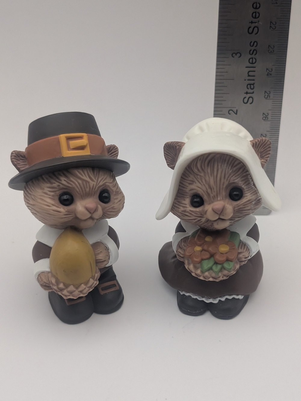 Vintage Hallmark Thanksgiving Pilgrim Squirrel/Chipmunk Salt and Pepper Shakers